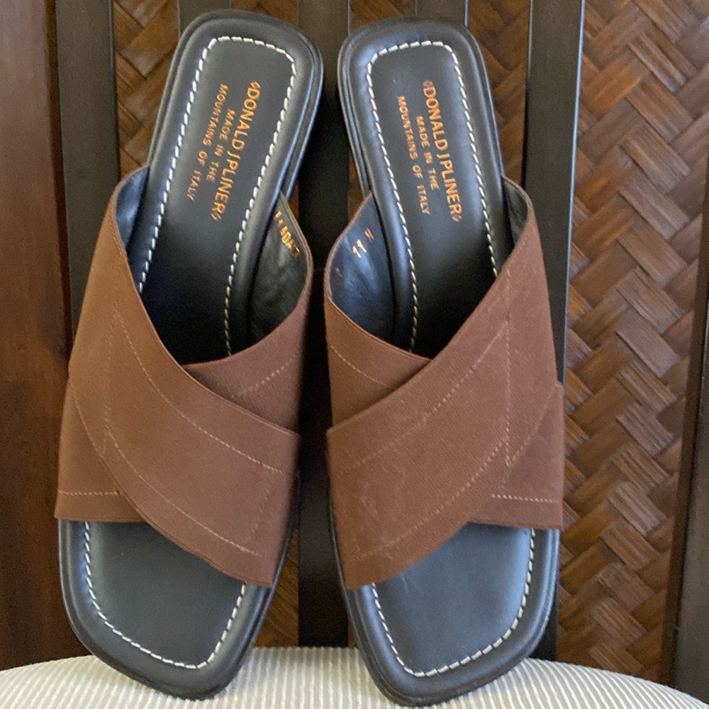 Donald J. Pliner - Brown criss-cross elastic Sandal 11m